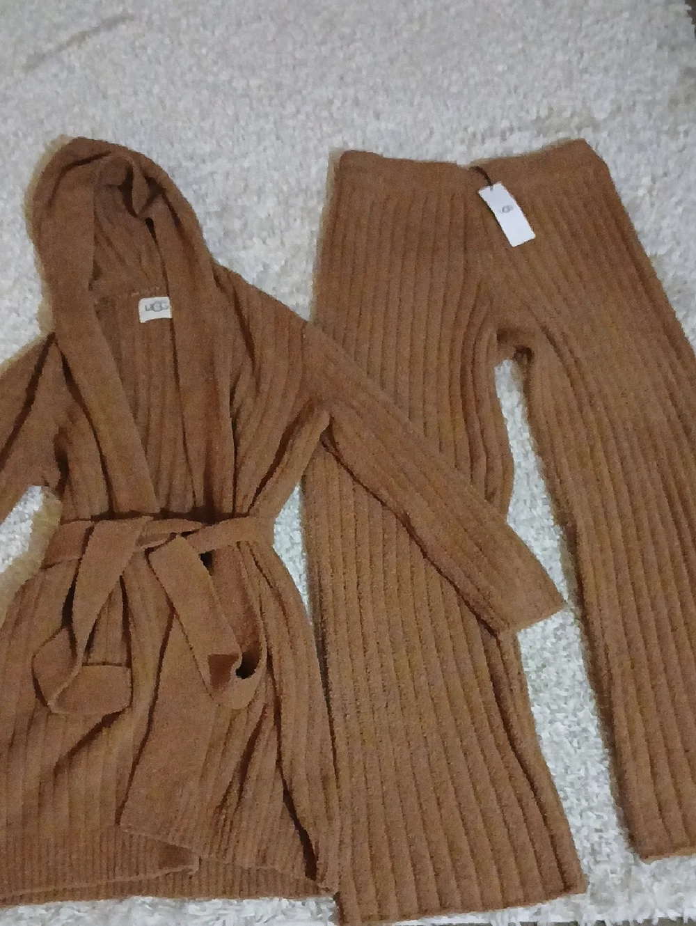 UGG LOUNGE SET (PLEASE READ DESCRIPTION) - Picture 6 of 9